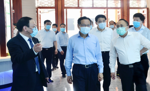 广西壮族自治区党委副书记、自治区人民政府主席陈武一行莅临海螺创业视察调研
