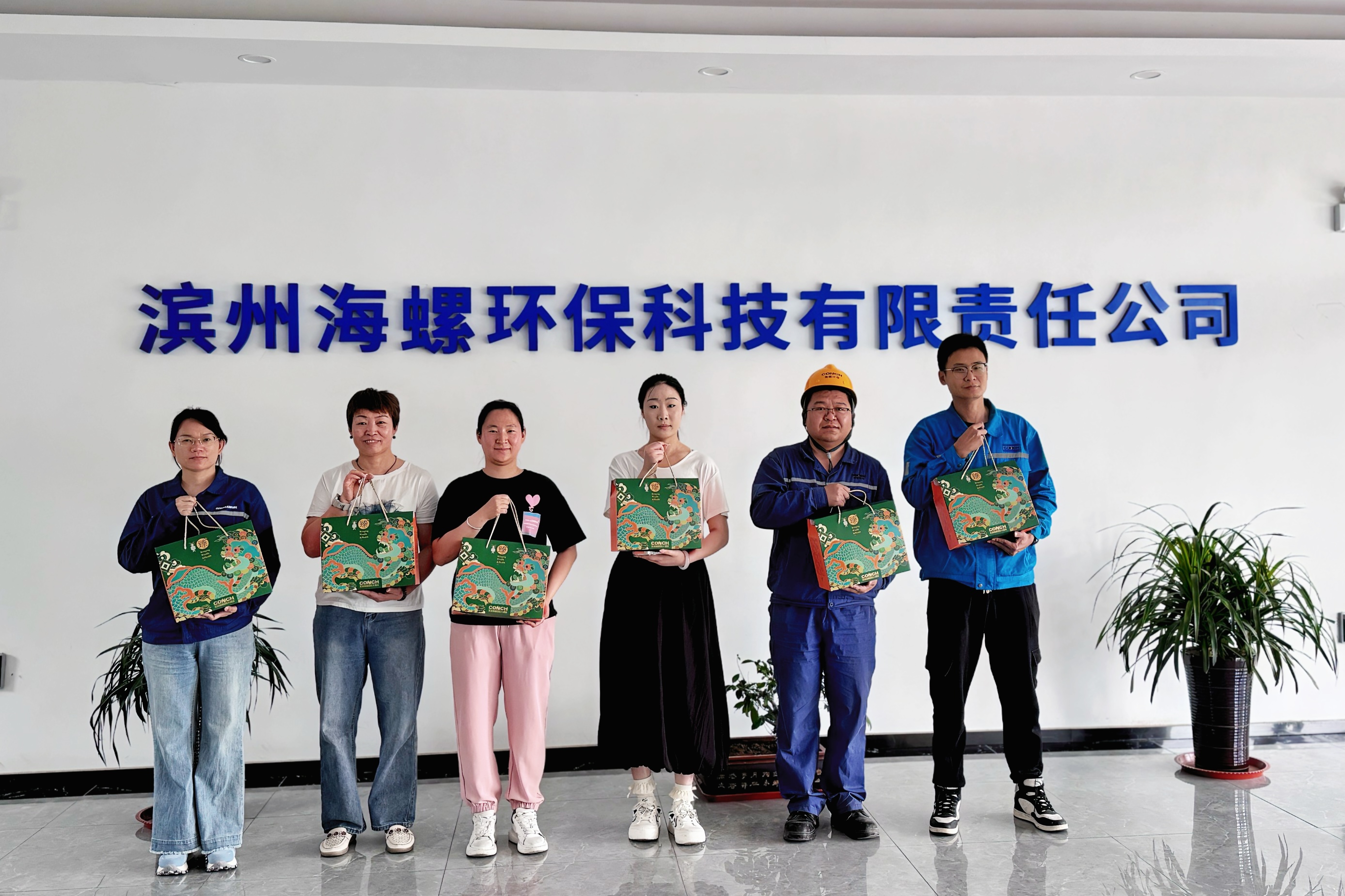 粽叶飘香话端午 共筑温情聚合力——滨州环保开展端午节包粽子活动